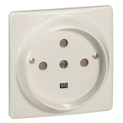 legrand-socle 3p+n+t 32a avec �clips de protection (055817)