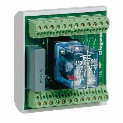 Module centralisation et report de d�fauts - 9 entr�es 230 ou 110 V~ (036633)