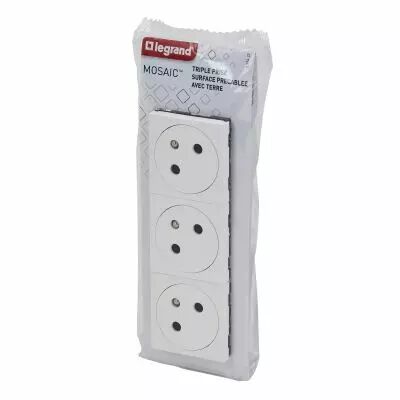 Triple prise de courant Surface Mosaic Link inclin�e � 45� pr�c�bl�e - blanc (099422)