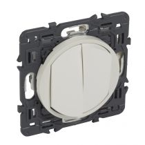 Double Interrupteur ou va-et-vient Céliane 10AX avec Enjoliveur Blanc et support (067702)