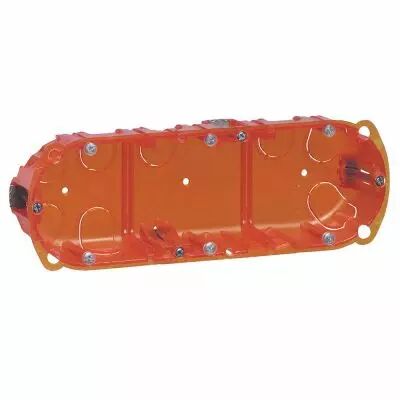 Bo�te multimat�riaux Batibox - 3 postes - 6/8 mod - vert/horiz - prof. 40