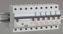 Disjoncteur diff DX³ 6000-vis/vis - 4P 400V~ -32A -type AC 30mA - 10 kA courbe C -4 mod (411189)