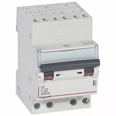 Disjoncteur DX� 6000 -auto/vis- 4P- 400V~-32A-10kA-courbeC-peigne HX� opti 4P - 3M (407917)