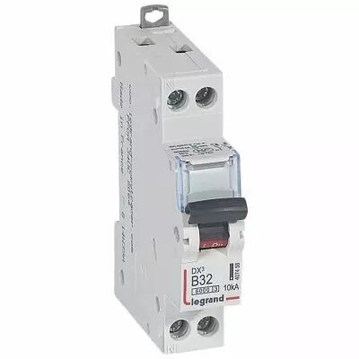 Disjoncteur DX� 6000 -vis/vis- U+N- 230V~ -32A-10kA-courbe B-peigne HX� opti 1P/3P - 1M (407458)