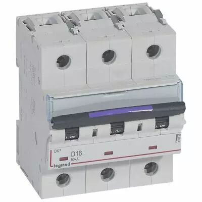 Disjoncteur magn�to-therm DX� - 3P - 16 A - 50 kA - courbe D - 4,5M (410213)