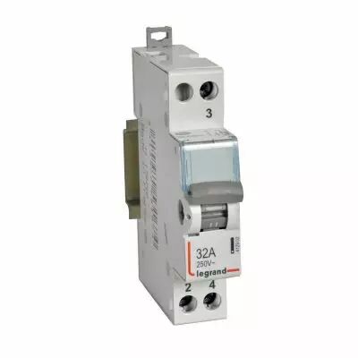 Interrupteur-inverseur modulaire va-et-vient � point milieu 250V~ - 1 module (412902)