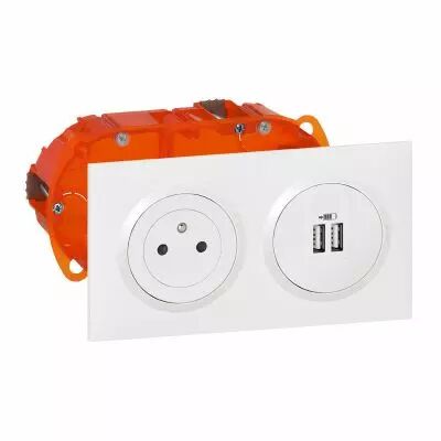 Kit prise de courant Surface + chargeur 2 USB TypeA dooxie 2,4A pr�c�bl�s -blanc (300407)