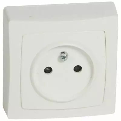 Prise 2P avec �clips de protection appareillage saillie complet - blanc