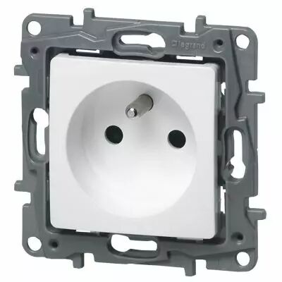 Prise 2P+T Nilo� - 16 A - bornes auto - Pur