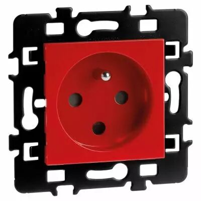 Prise 2P+T rouge d�tromp�e + enj. (61862)