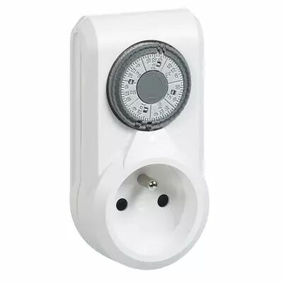 Programmateur hebdomadaire - 230V -16 A - �q 1 fiche 2P+T / 1 socle 2P+T (095861)