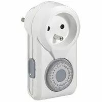 Programmateur journalier - 230V -16 A - �q 1 fiche 2P+T / 1 socle 2P+T (095860)
